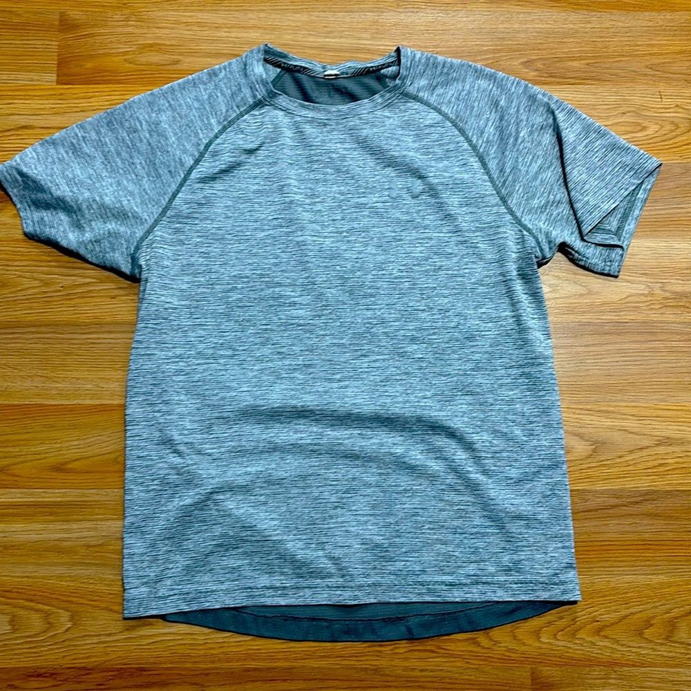 Lg UnderArmour Running shirt